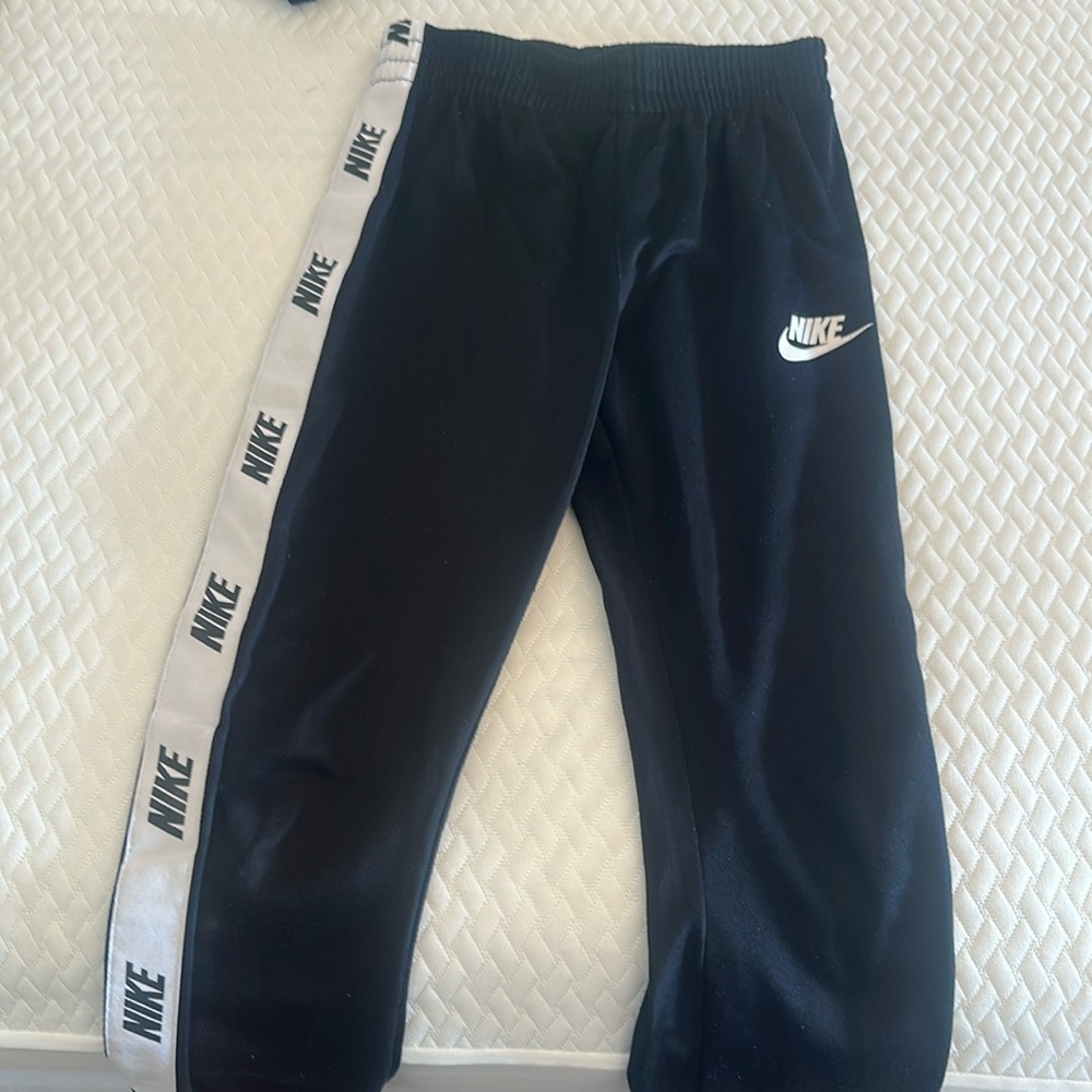 Kids Nike Matching Track Jacket and Pants - Picture 2 of 4